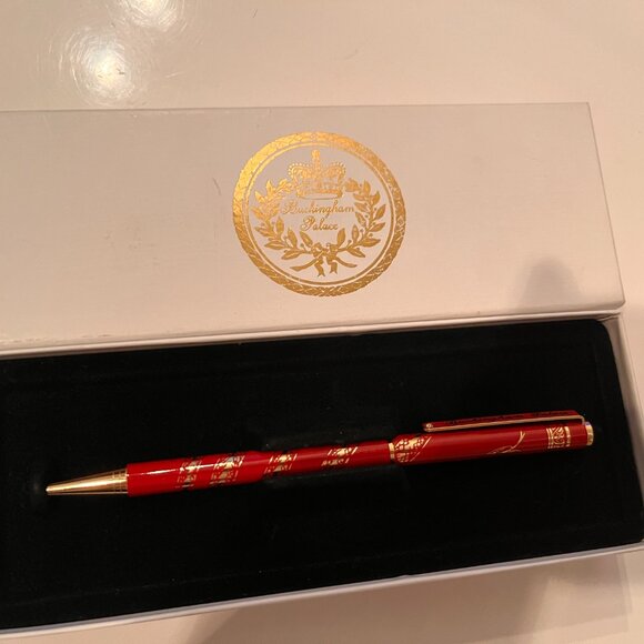 Buckingham Palace Collectible Ballpoint Pen - Picture 5 of 16